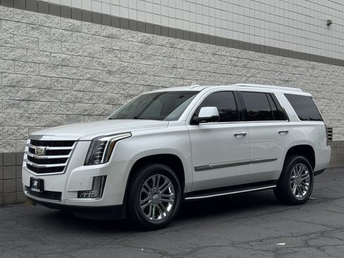Used 2016 Cadillac Escalade 2WD image 1