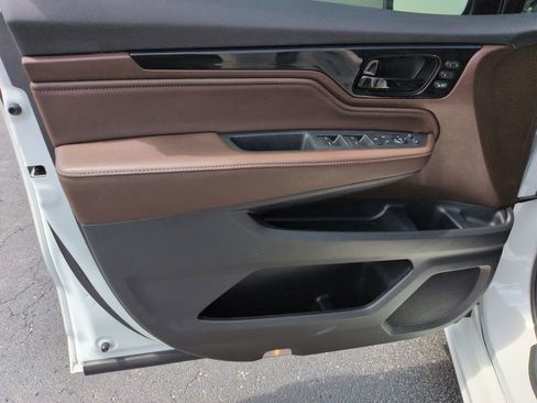Used 2025 Honda Odyssey Elite image 10