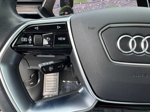 Used 2022 Audi e-tron Premium w/ Convenience Plus Package AWD/4WD image 33