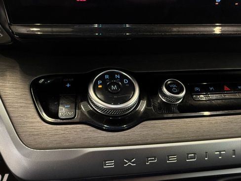 Used 2025 Ford Expedition Max Platinum image 15