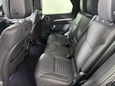 Used 2024 Land Rover Discovery Dynamic SE image 11