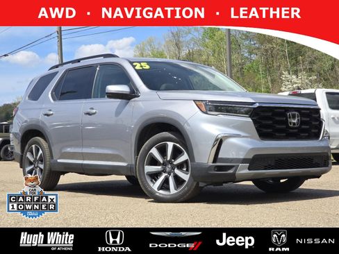 Used 2025 Honda Pilot Touring image 1