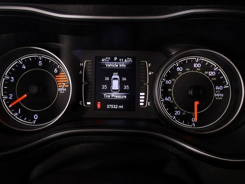 Used 2021 Jeep Cherokee Latitude Plus image 4