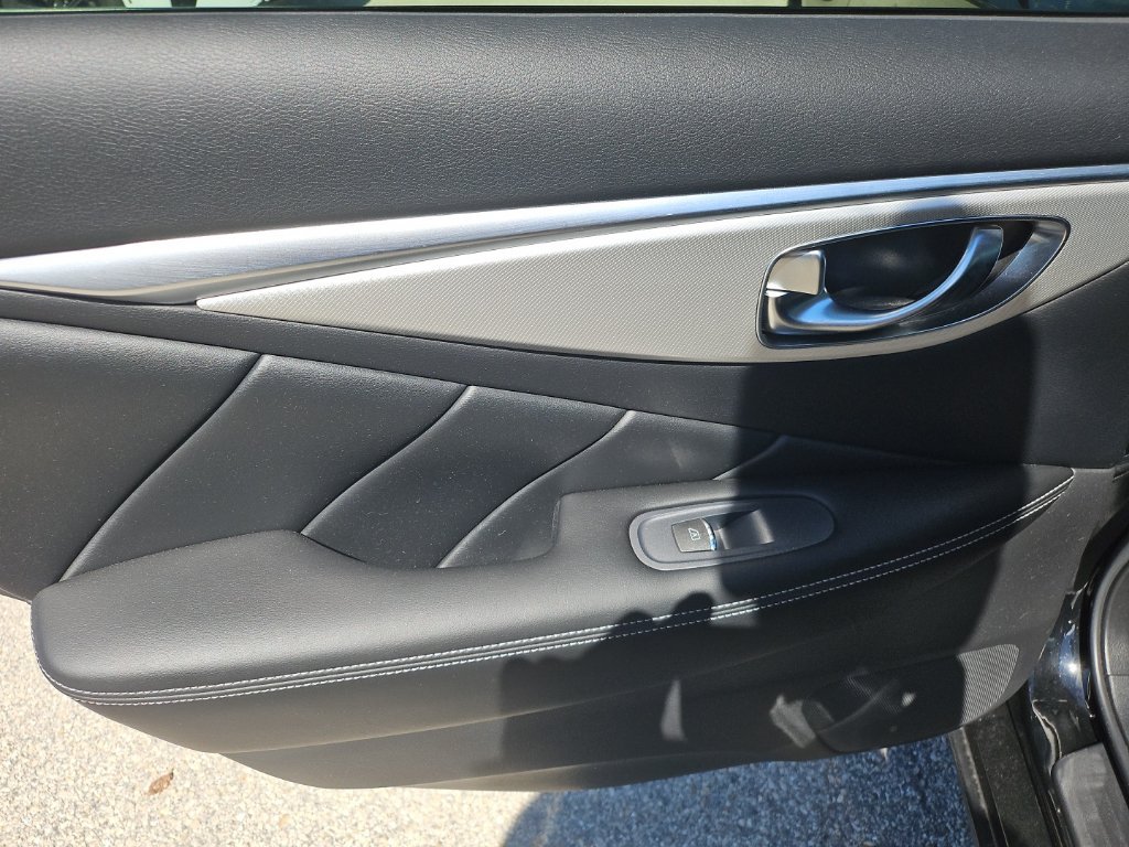 Used 2023 INFINITI Q50 Luxe w/ Cargo Package RWD image 17