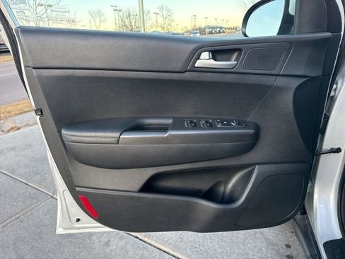 Used 2017 Kia Sportage LX image 21