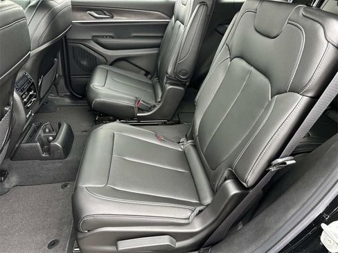 New 2025 Jeep Grand Cherokee L Limited image 9
