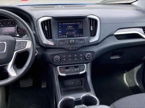 Used 2024 GMC Terrain SLE w/ Elevation Edition image 6