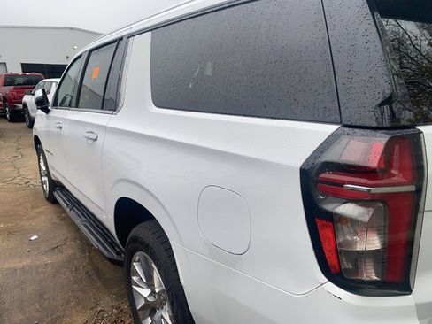 Used 2023 Chevrolet Suburban Premier image 4