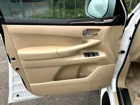 Used 2010 Lexus LX 570 4WD image 9