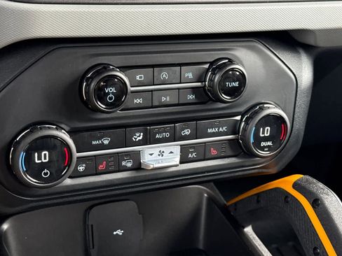 Used 2023 Ford Bronco Badlands image 24