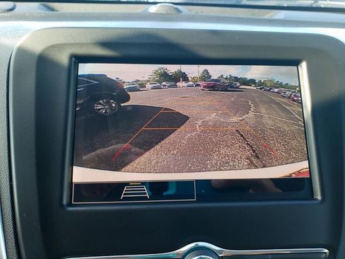 Used 2023 Chevrolet Equinox LT w/ Driver Convenience Package image 17