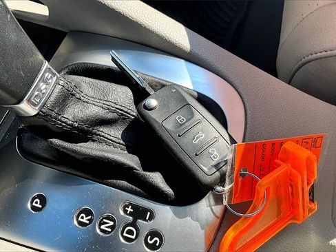 Used 2010 Volkswagen Eos Komfort image 11