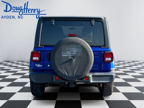 Used 2018 Jeep Wrangler Unlimited Sahara AWD/4WD image 4