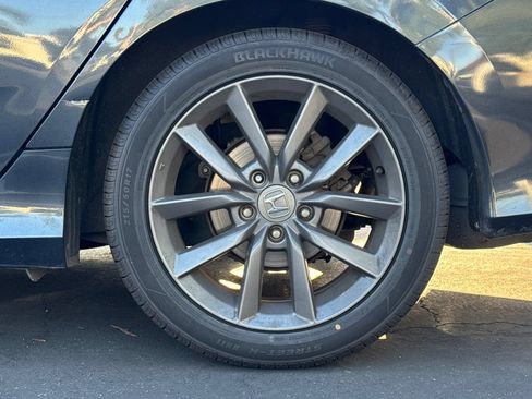 Used 2019 Honda Civic EX-L image 4