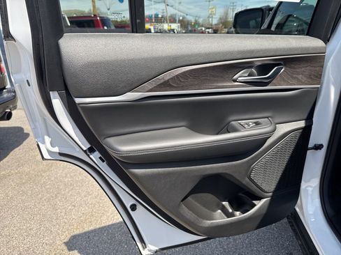New 2026 Jeep Grand Cherokee Altitude AWD/4WD image 25