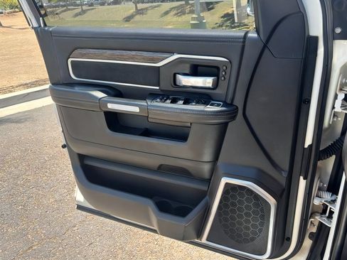 Used 2019 RAM 3500 Laramie AWD/4WD image 11