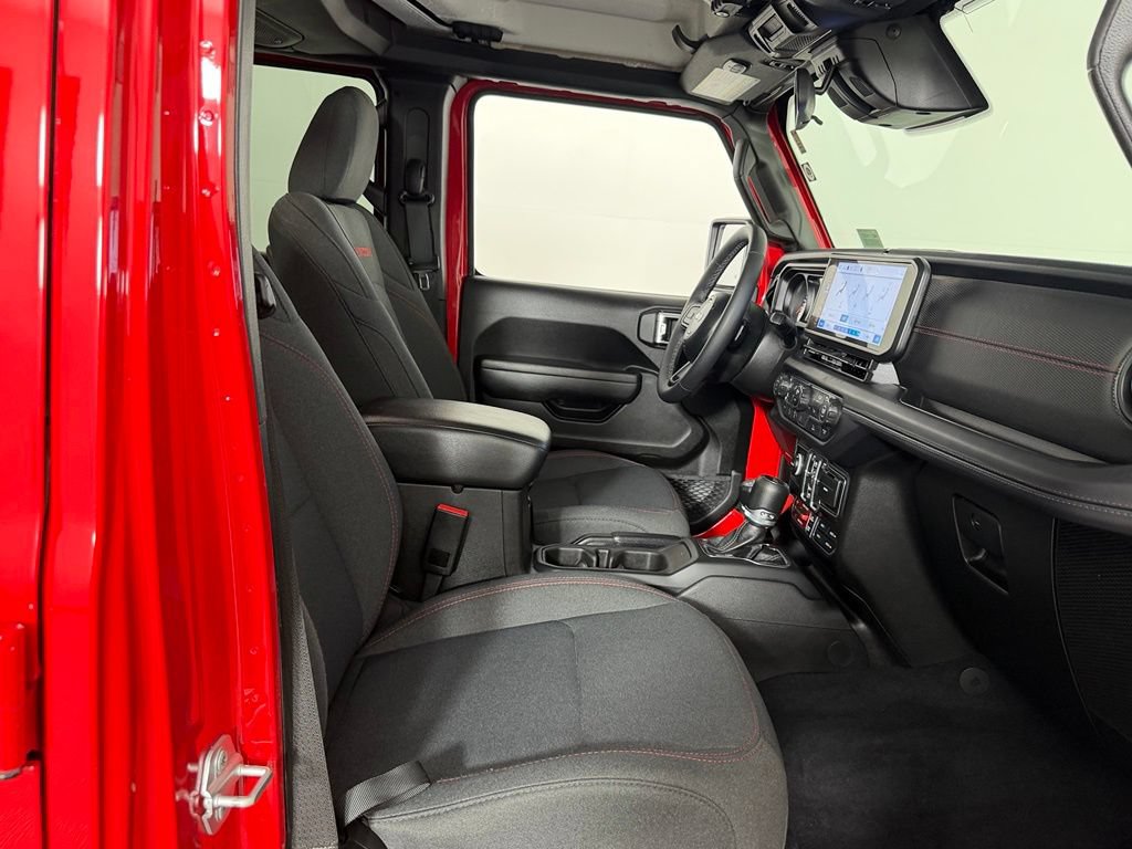 Used 2025 Jeep Wrangler Unlimited Rubicon w/ Convenience Group AWD/4WD image 31