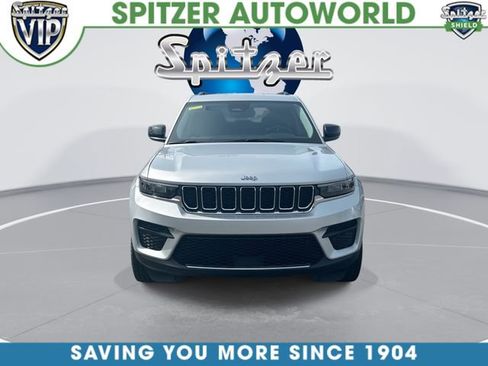 Used 2023 Jeep Grand Cherokee Laredo AWD/4WD image 3