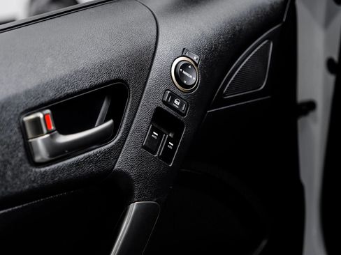 Used 2016 Hyundai Genesis Coupe 3.8 image 47