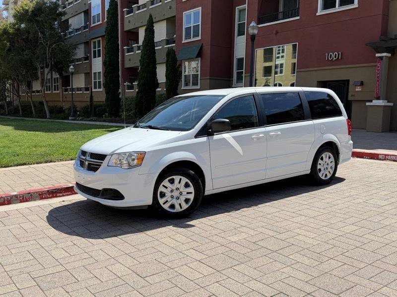 Used 2016 Dodge Grand Caravan SE w/ Quick Order Package 29E SE FWD image 2