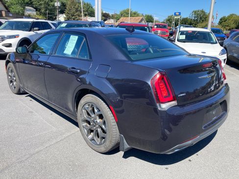 Used 2018 Chrysler 300 S image 6
