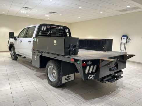 Used 2023 GMC Sierra 3500 Pro w/ Convenience Package image 3