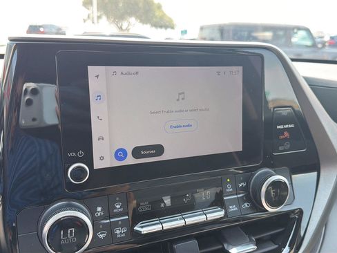 Used 2023 Toyota Highlander L FWD image 24