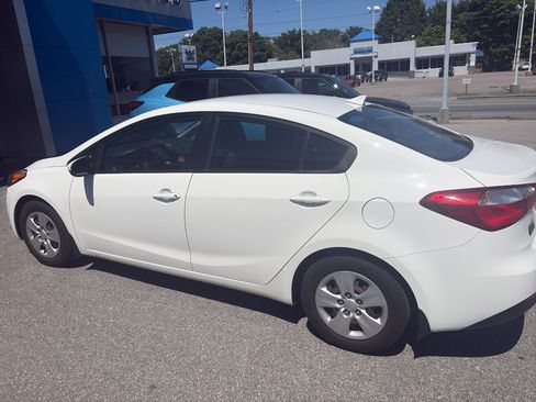 Used 2016 Kia Forte LX FWD image 4