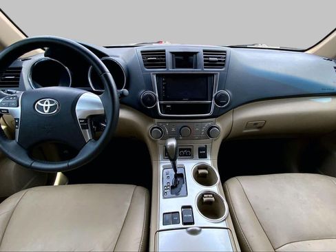 Used 2013 Toyota Highlander SE FWD image 16