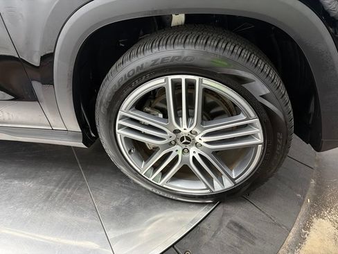 Used 2024 Mercedes-Benz GLS 450 4MATIC image 9