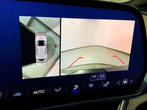 Used 2025 Chevrolet Equinox EV LT FWD image 21