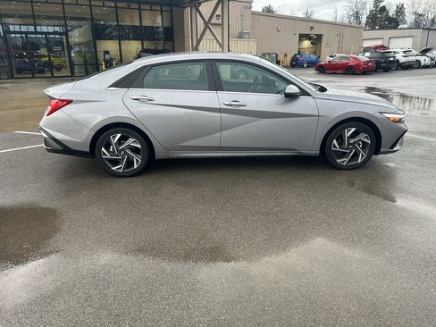 Certified 2025 Hyundai Elantra SEL image 8