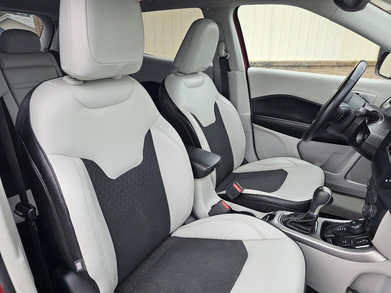 Used 2018 Jeep Compass Latitude w/ Popular Equipment Group AWD/4WD image 18