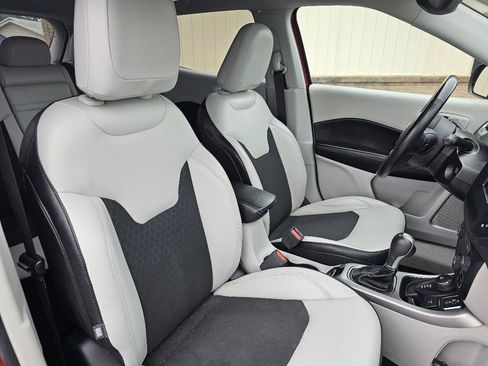 Used 2018 Jeep Compass Latitude w/ Popular Equipment Group AWD/4WD image 18