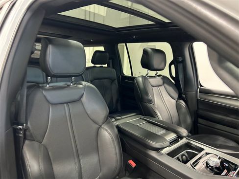 Used 2024 Jeep Wagoneer Series II image 36