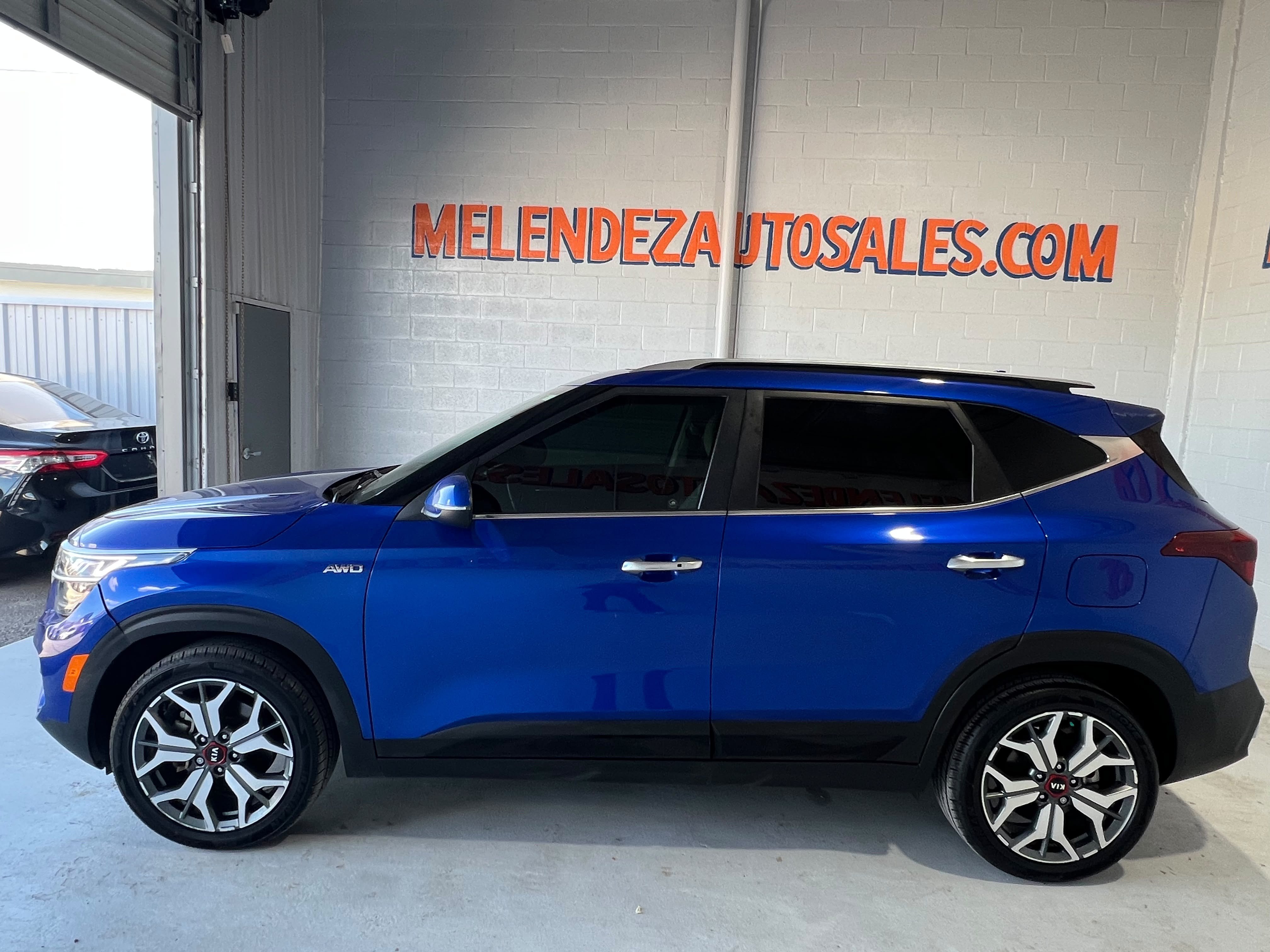 Used 2021 Kia Seltos SX w/ SX Sunroof Package AWD/4WD image 2