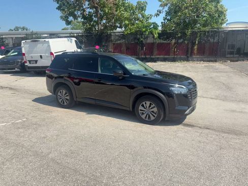 Used 2026 Nissan Pathfinder SV FWD image 2