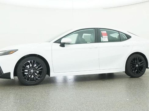 Used 2026 Toyota Camry SE FWD image 38