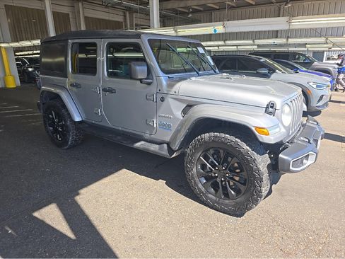 Used 2021 Jeep Wrangler Unlimited Sahara w/ Cold Weather Group AWD/4WD image 5