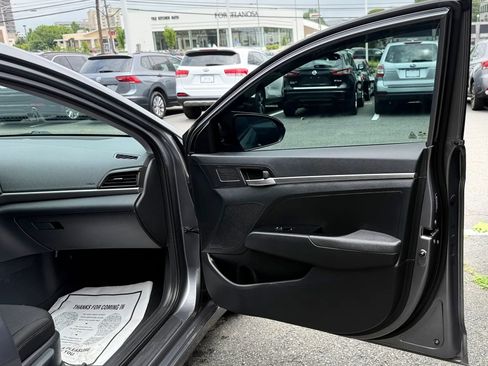 Used 2019 Hyundai Elantra SE w/ Cargo Package FWD image 31