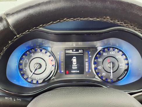 Used 2015 Chrysler 200 S FWD image 18