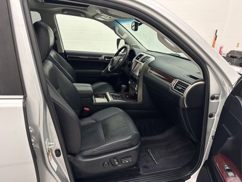 Used 2016 Lexus GX 460 image 47