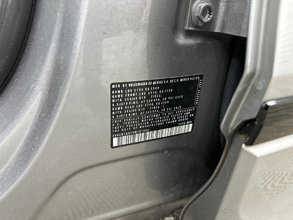 Used 2024 Volkswagen Tiguan SE R-Line FWD image 35