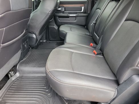 Used 2016 RAM 1500 Laramie w/ Convenience Group image 8