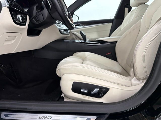 Used 2021 BMW 530i xDrive w/ Convenience Package AWD/4WD image 14