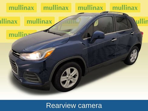 Used 2017 Chevrolet Trax LT w/ LT Convenience Package FWD image 9
