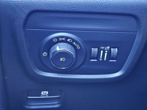 New 2025 Jeep Grand Cherokee Limited w/ Luxury Tech Group II image 18