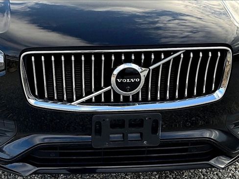 Used 2021 Volvo XC90 T6 Momentum w/ Protection Package Premier image 27