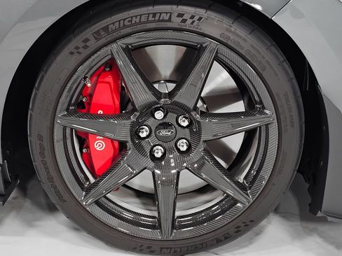 Used 2022 Ford Mustang Shelby GT500 w/ Carbon Fiber Track Pack image 18