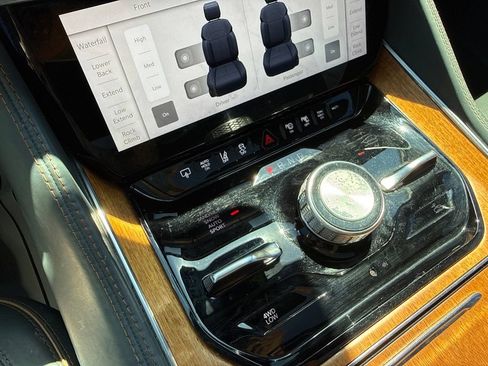 Used 2022 Jeep Grand Wagoneer Series II AWD/4WD image 39